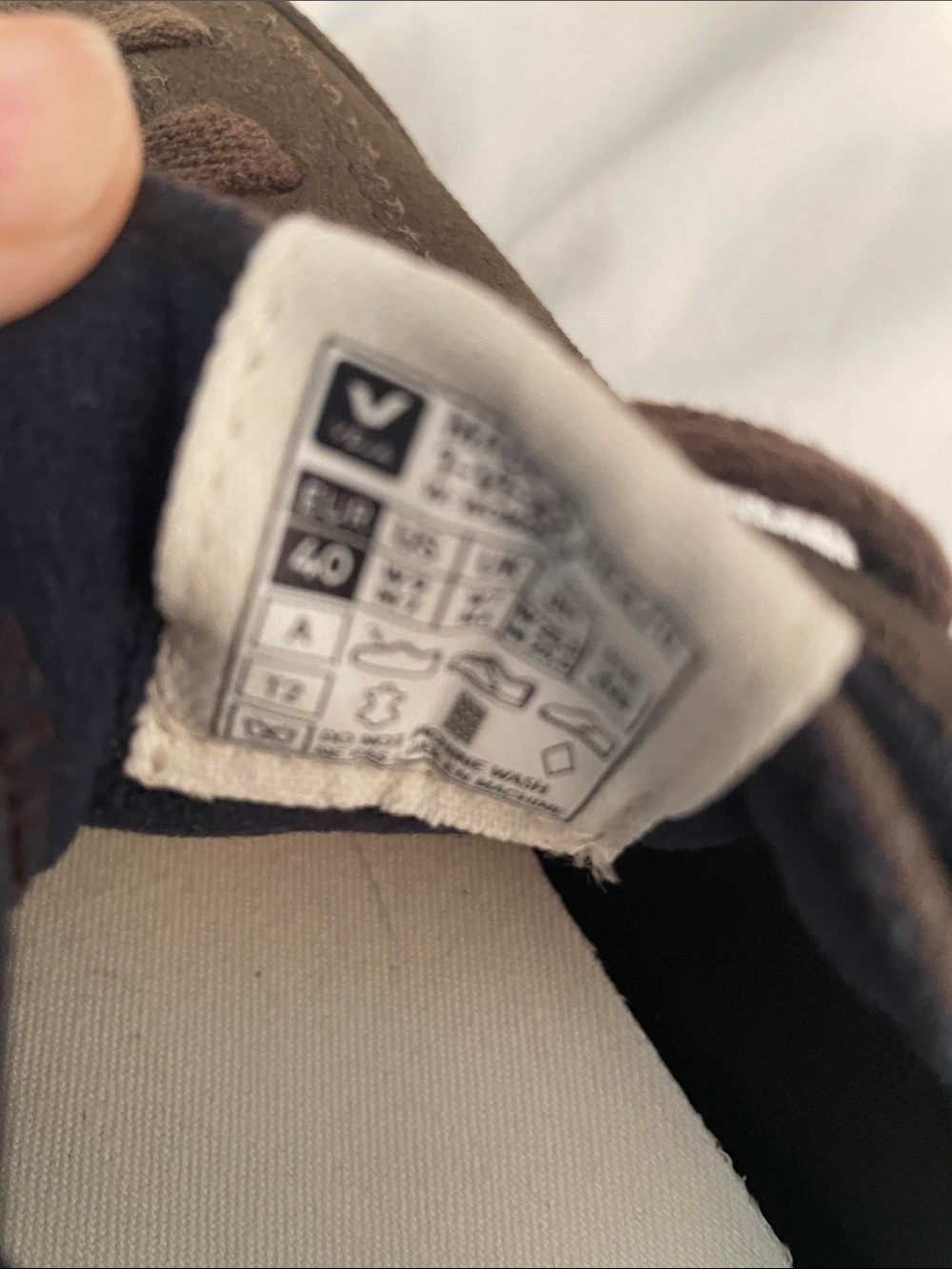 Veja Brown Suede Women’s Low-Top Sneakers with White Logo
SIZE 40 (9) - Picture 9 of 9
